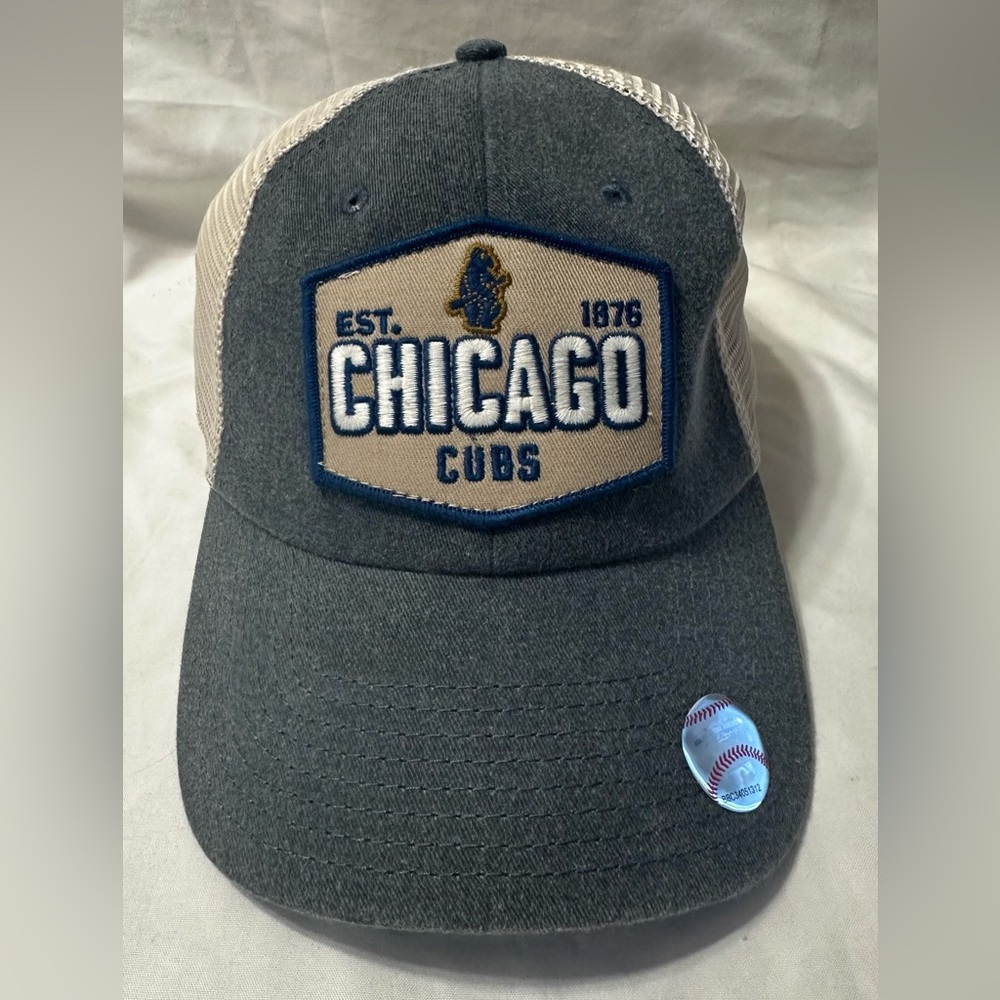 Chicago Cubs.American Needle Cream and Black Mesh Cap NWT